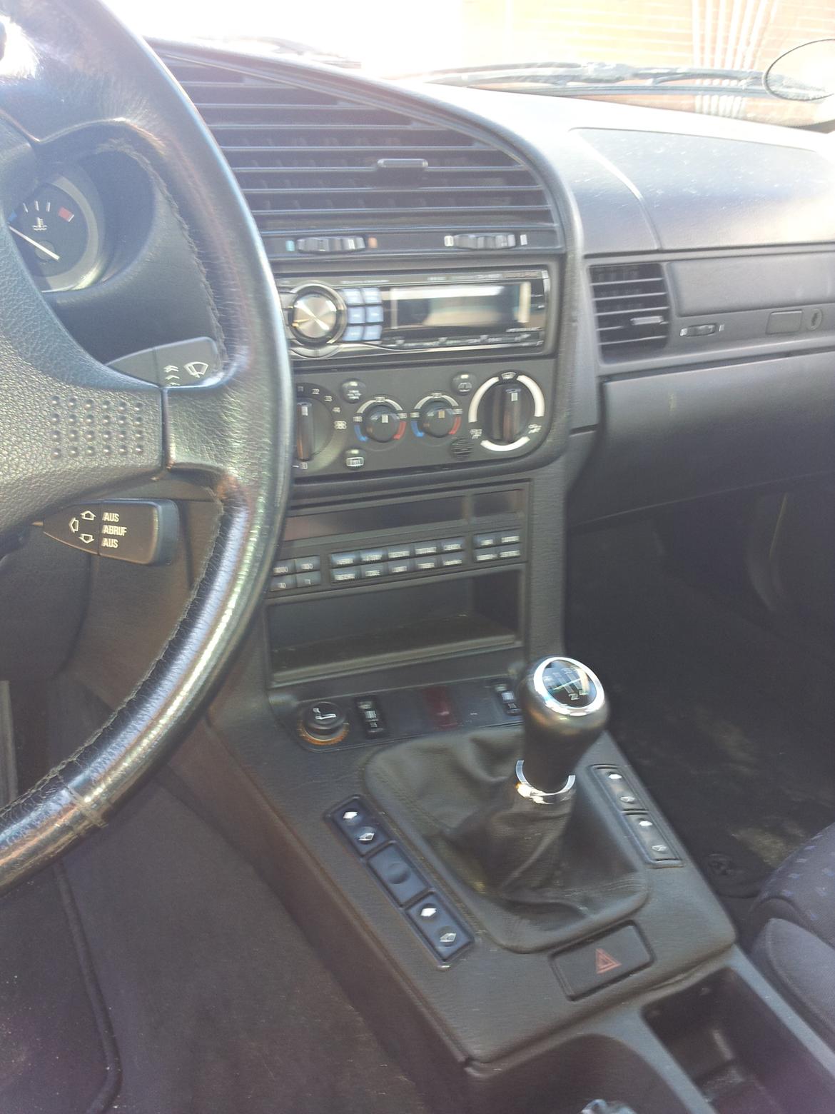 BMW 325 TDS M-Technic billede 8