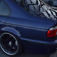 BMW E39 544i