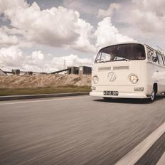 VW T2 Deluxe Camper bus "Ollie"