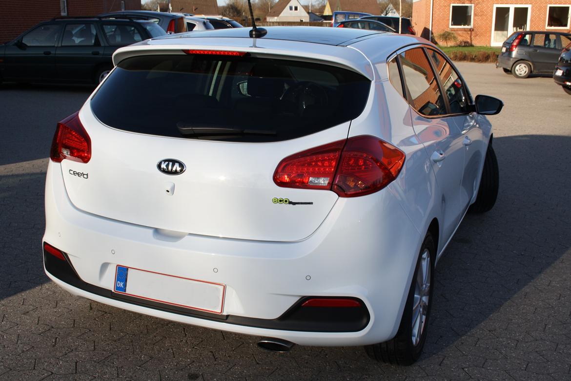 Kia Ceed 1.6 GDI Premium *Solgt* - LED bremselys og parkerings sensorer. billede 3