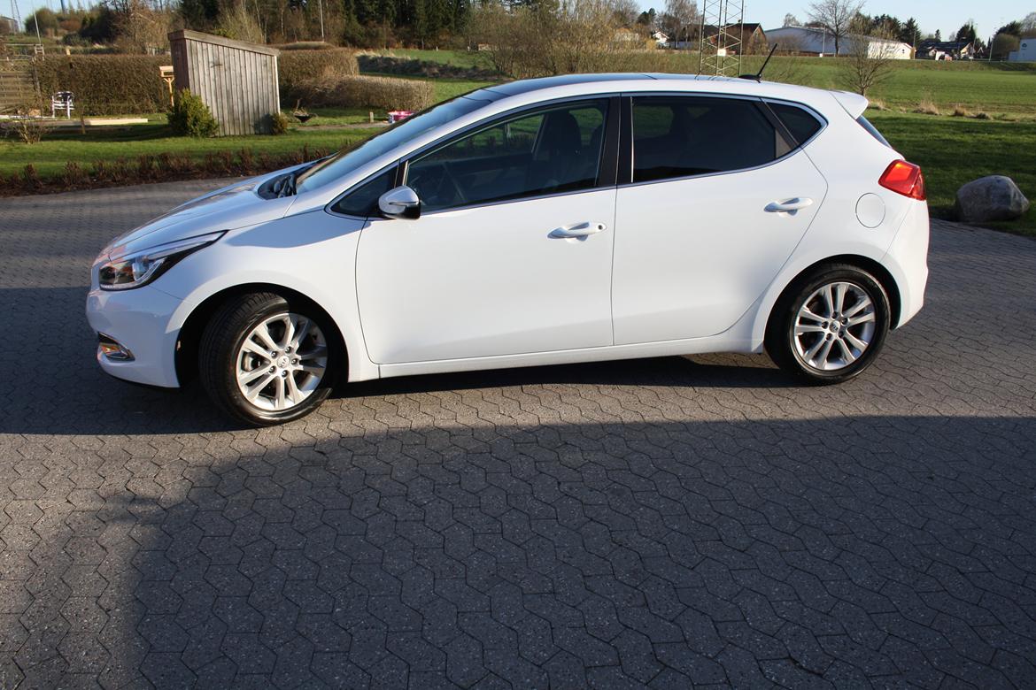 Kia Ceed 1.6 GDI Premium *Solgt* billede 2