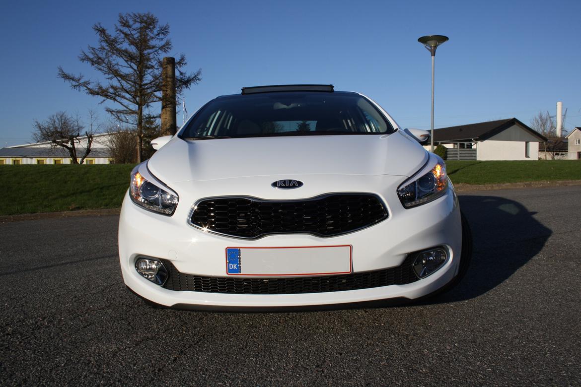 Kia Ceed 1.6 GDI Premium *Solgt* - Her med vinddeflectoren oppe. billede 18