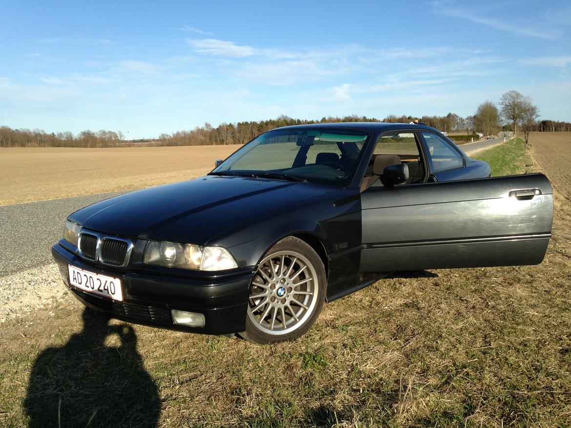 BMW 318IS/320i Coupe(solgt) - Rigtige biler har ingen dørramme ;)! billede 8