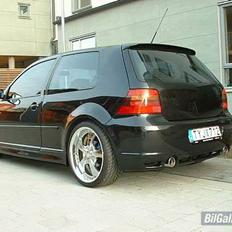 VW Golf R32