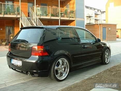 VW Golf R32 billede 2