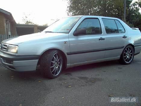 VW vento 2,0   SOLGT billede 4