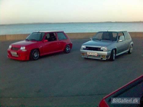Renault 5 TURBO SOLGT! - Mads og mig på Skive havn. billede 17
