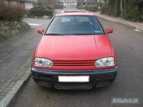 VW Golf 3 - Det så fronten, skulle gerne få badboy, klare blinklys og en ny farve billede 3