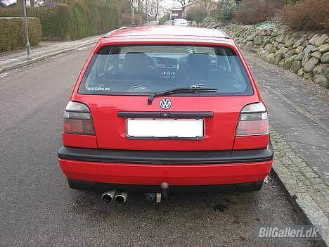 VW Golf 3 - Sådan en lækker røv, mangler dog min RS kofanger og så få udspartel min bagklap billede 4