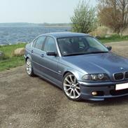 BMW 328i