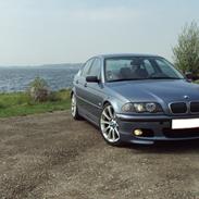BMW 328i