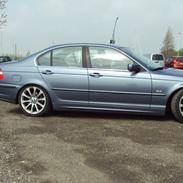 BMW 328i