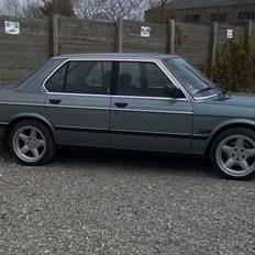 BMW E28 525i