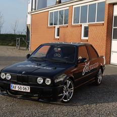 BMW E30 320i / 323i