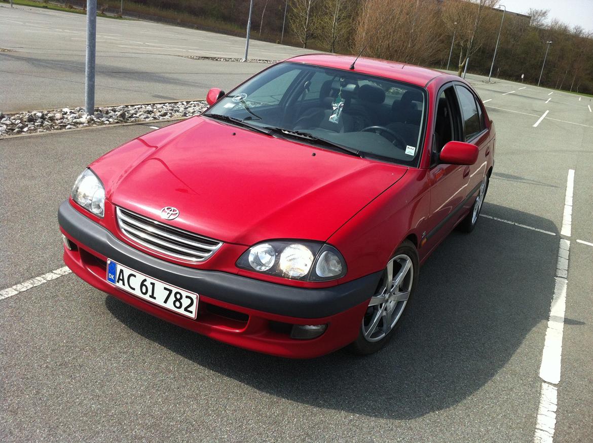 Toyota Avensis T22 billede 1