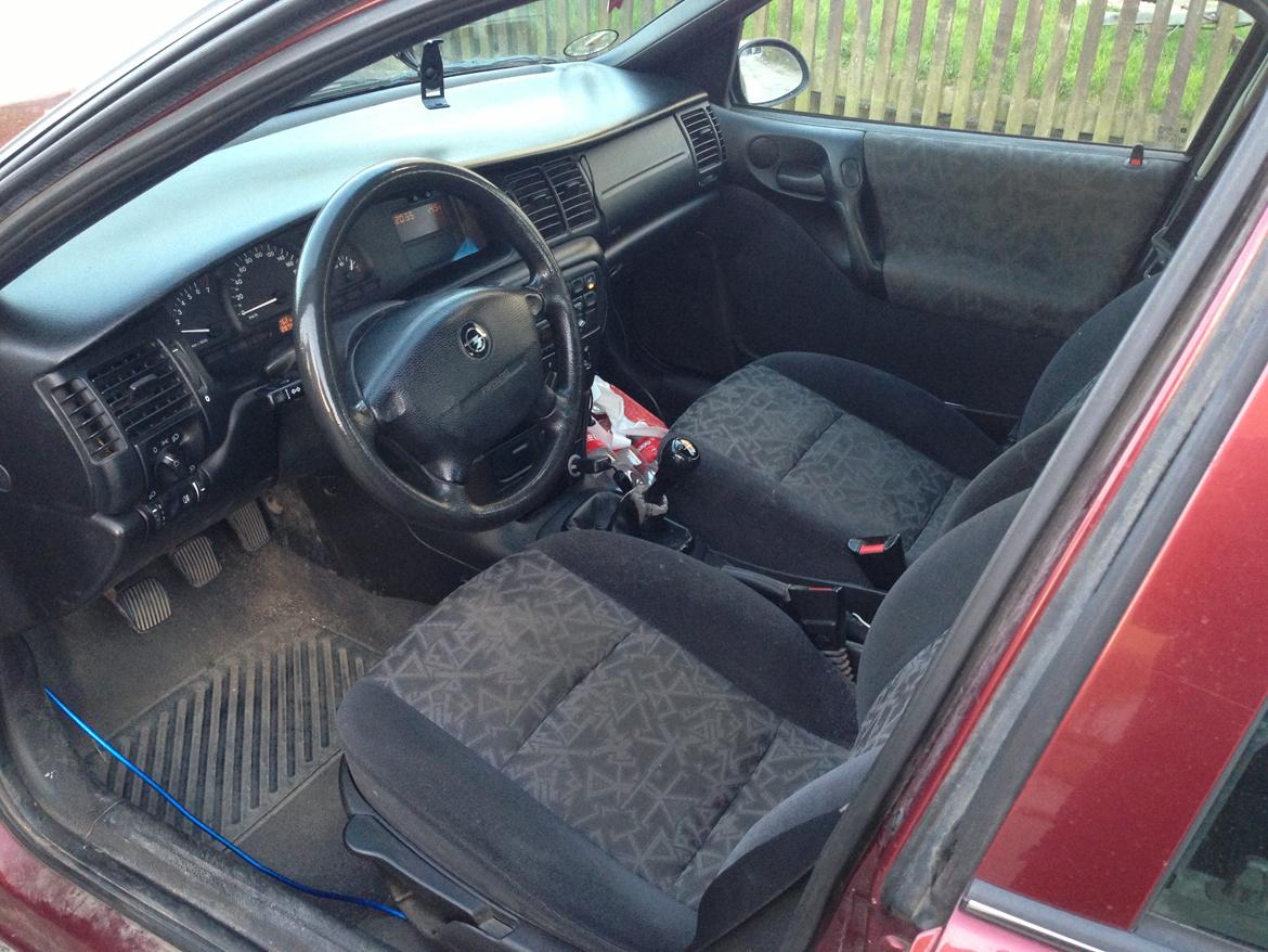 Opel vectra b 1.8 16v - Den roder desværre lidt lige nu da jeg lige har fået sat bass i. billede 15