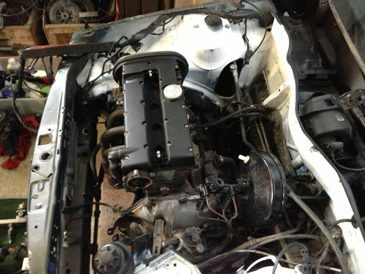 Opel Kadett GSI Cabriolet - Et før billede af det gamle motorrum billede 13