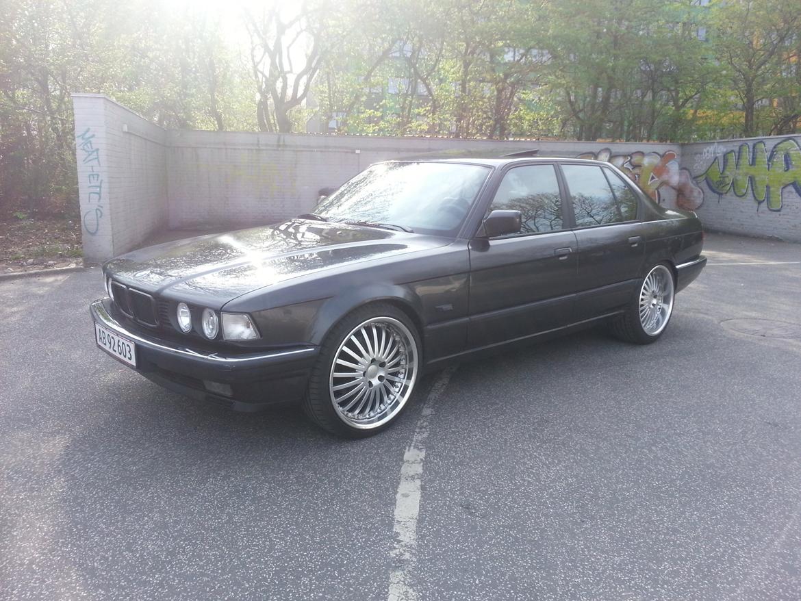 BMW E32 750i billede 1