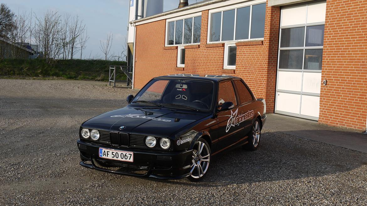 BMW E30 320i / 323i billede 1