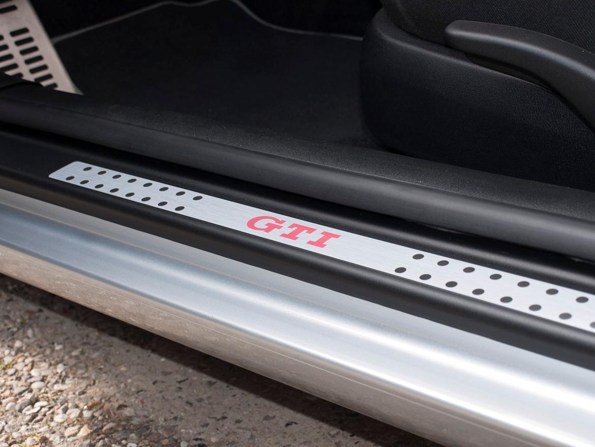 VW Golf GTI Exclusive - 2012 - 25 Jahre Jubi dørtrinsfolie. Kan ikke længere skaffes. Her mangler dog sideskørter på billedet. billede 36
