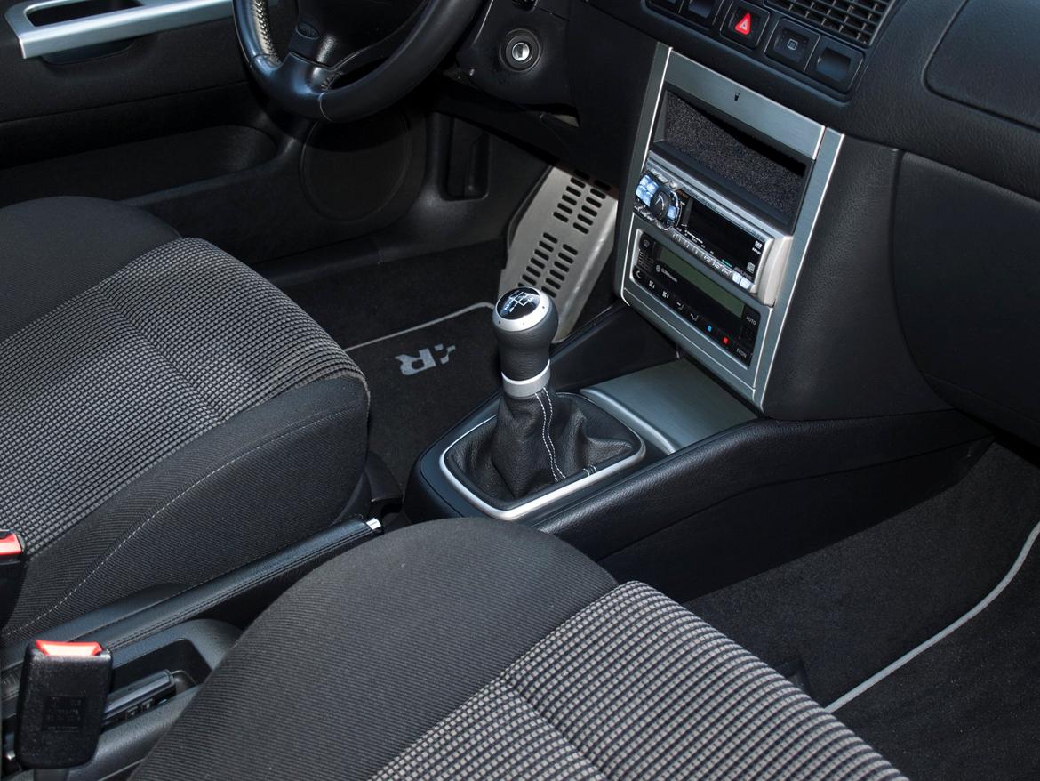 VW Golf GTI Exclusive - 2013: R-line alu-trim, R-line måtter, TT pedaler, 25-Jahre Jubi dørtrinslister og nye plastikdele. Alt OEM. billede 10