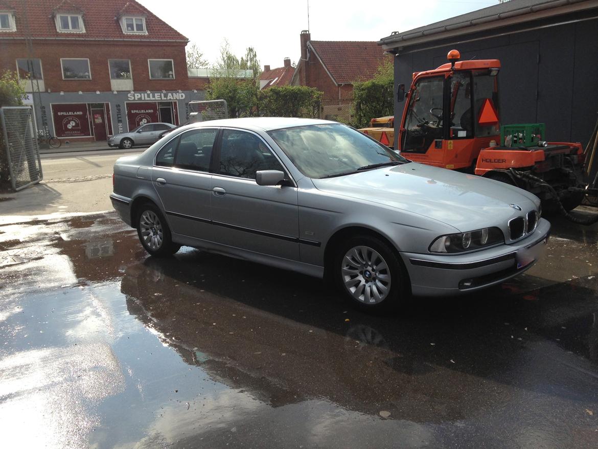 BMW 523i billede 1