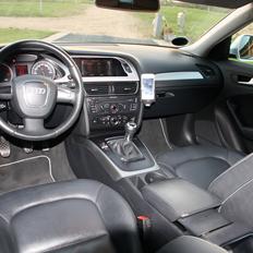 Audi A4 B8 2,0 TDI SOLGT