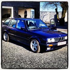 BMW E30 320i (2.7 eta)