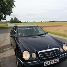 Mercedes Benz E200