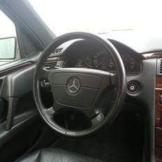 Mercedes Benz E200
