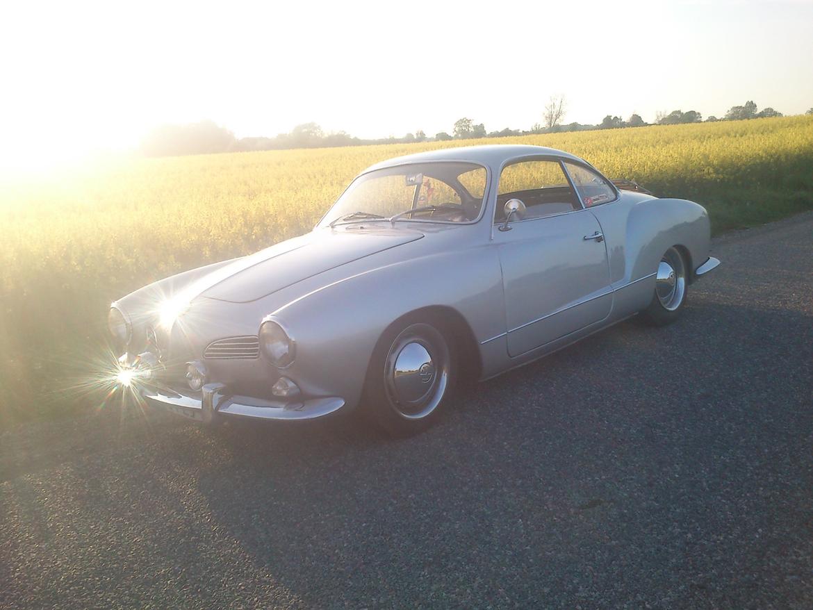 VW Karmann Ghia - På tur i det grønne. Eller ER det mon det gule.  billede 5