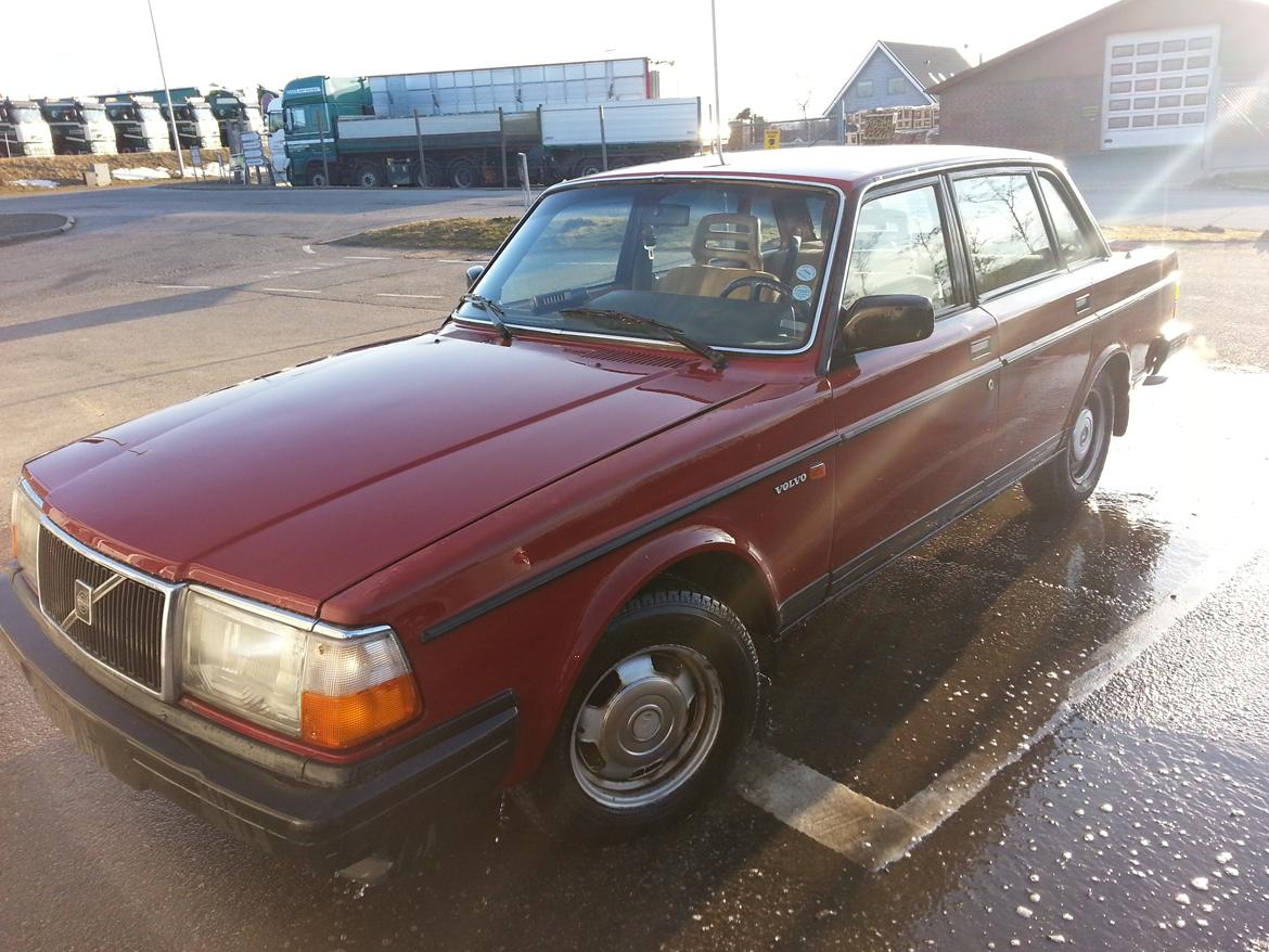 Volvo 240 2.3 DL billede 1