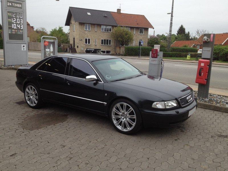 Audi A8 - Sommerhjulene kom på, de er monteret med Alloygators som er en fælg beskyttelses anordning - man lægger ikke mærke til dem medmindre man ved de er på:-) billede 4