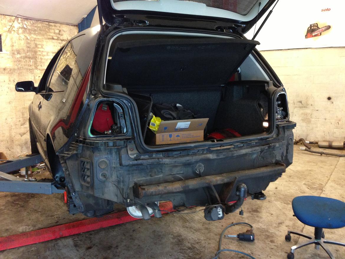 VW Golf IV GTI (Solgt) - Montering af ny kofanger  billede 6