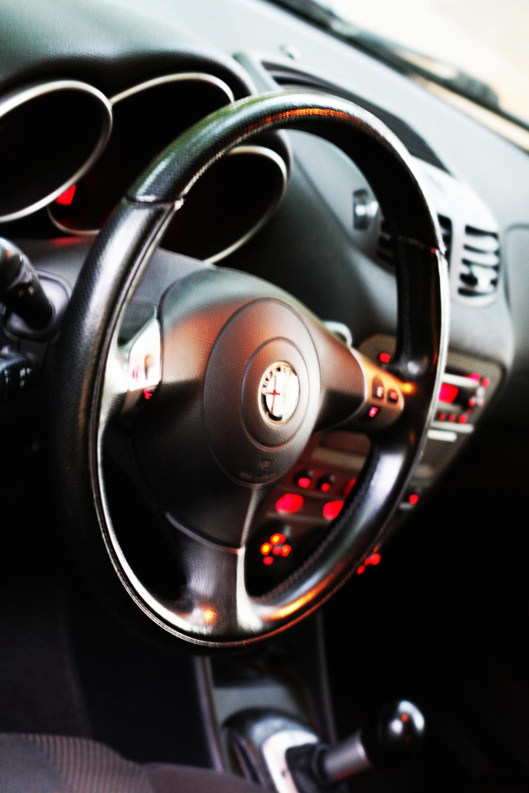 Alfa Romeo 147 2,0 selespeed - Superlækkert lille tykt læderrat billede 10