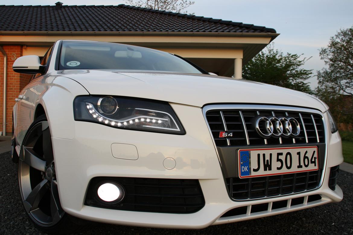 Audi A4 B8 2,0 TDI SOLGT billede 1