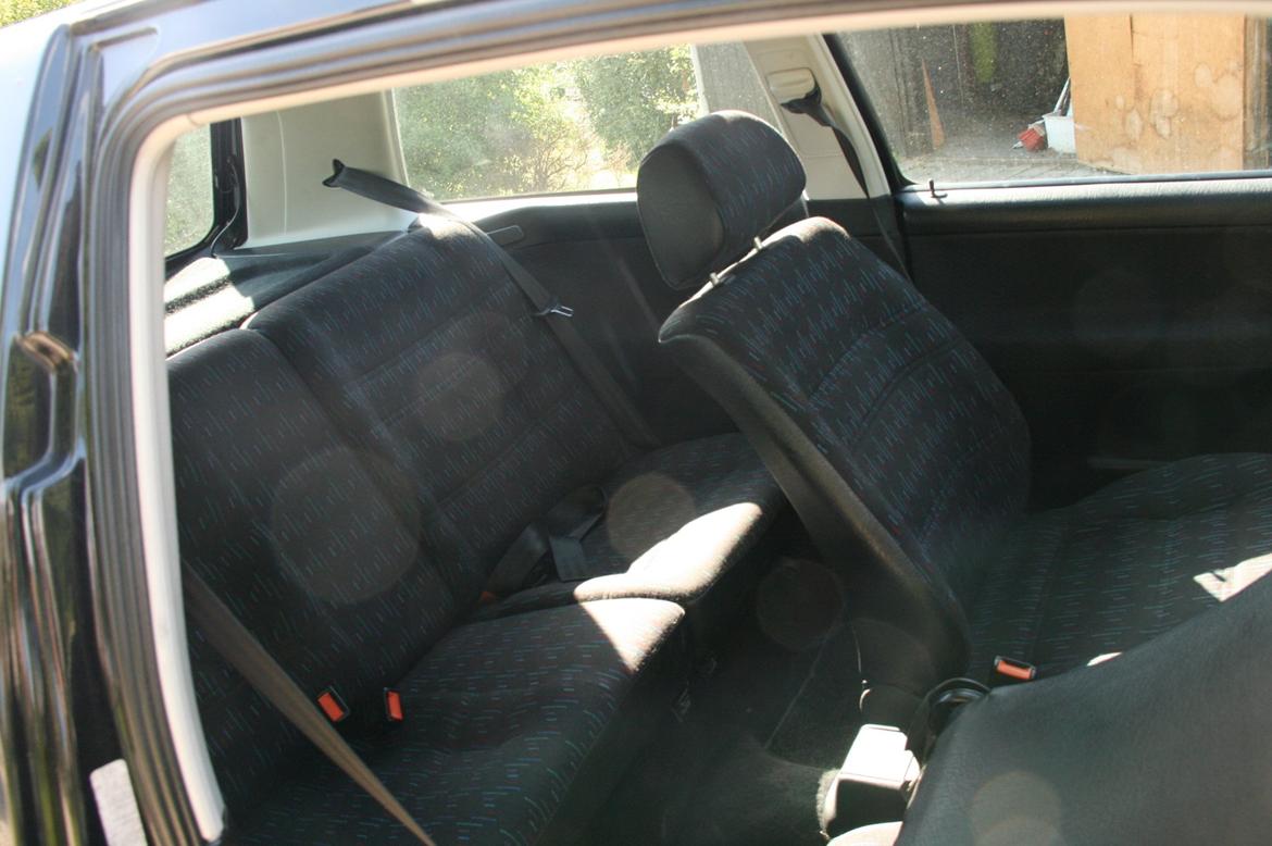 VW Golf 3 CL 1.8 *DØD* - Bagsæderne har næsten aldrig været brugt..  billede 7