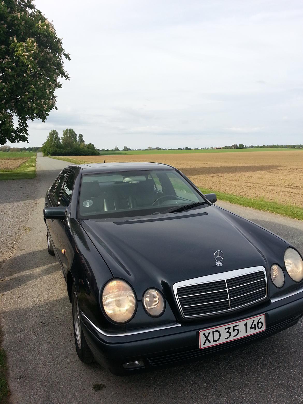 Mercedes Benz E200 billede 1