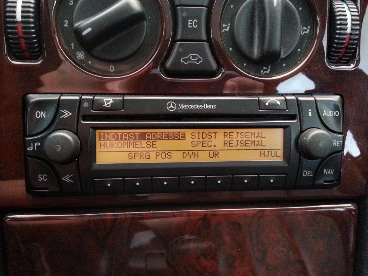 Mercedes Benz E200 - Navigation i radio billede 10