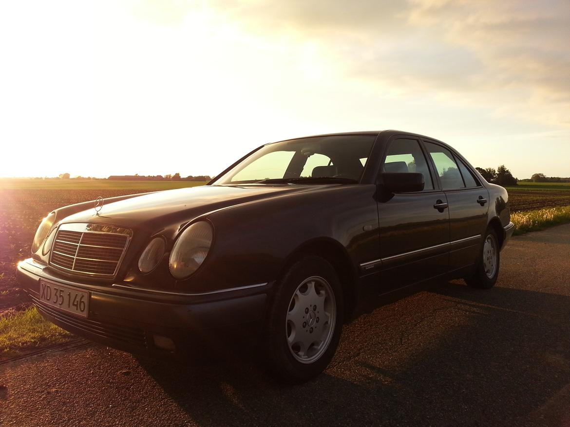 Mercedes Benz E200 billede 13