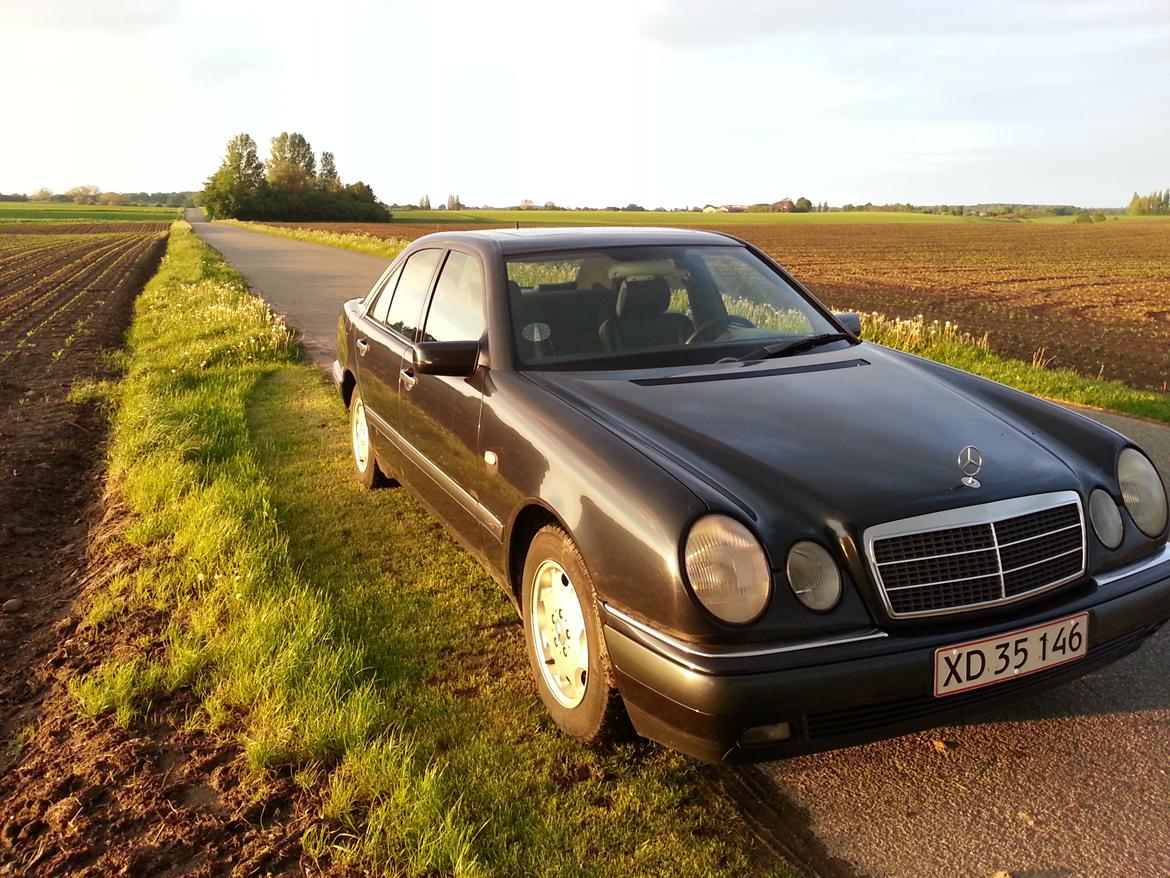 Mercedes Benz E200 billede 14
