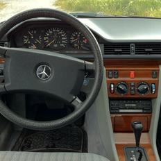 Mercedes Benz 260 E