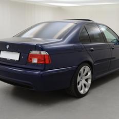 BMW E39 528i