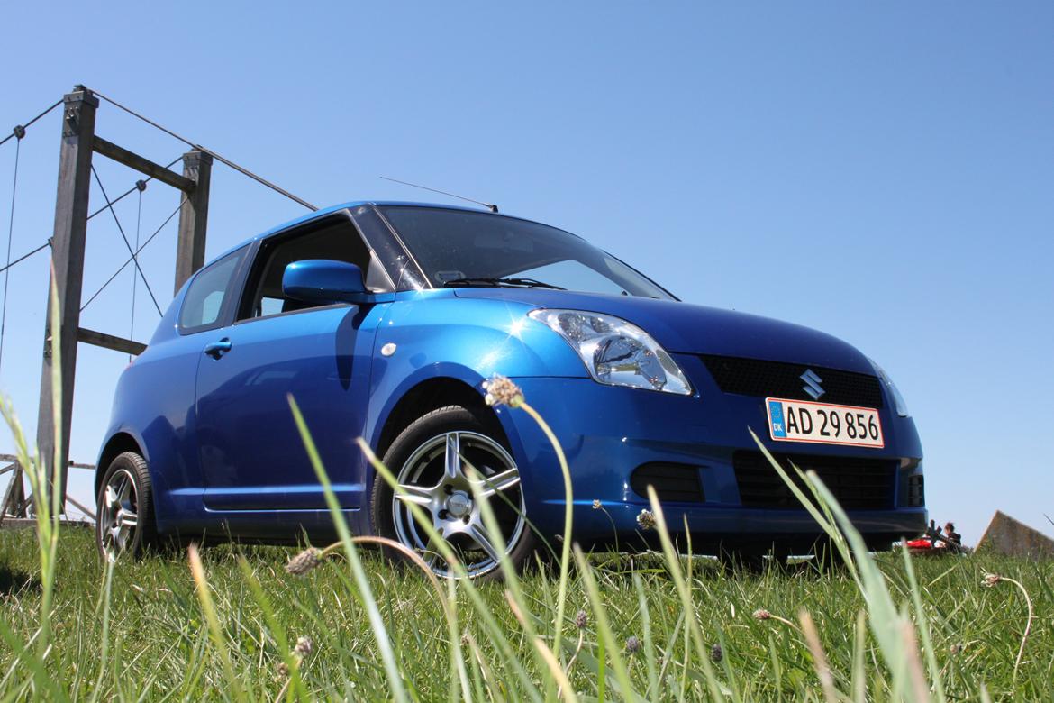 Suzuki Swift  Det Blå Lyn! billede 1