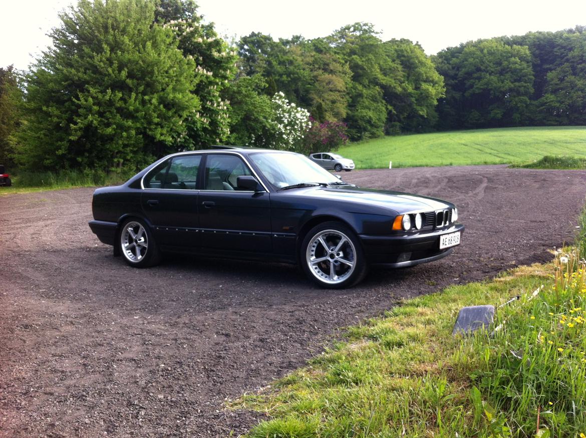 BMW 520i - som bilen ser ude med sommerfælgne på billede 1