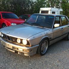 BMW E28 528i shadowline