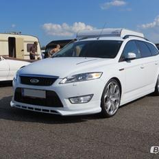 Ford Mondeo The White