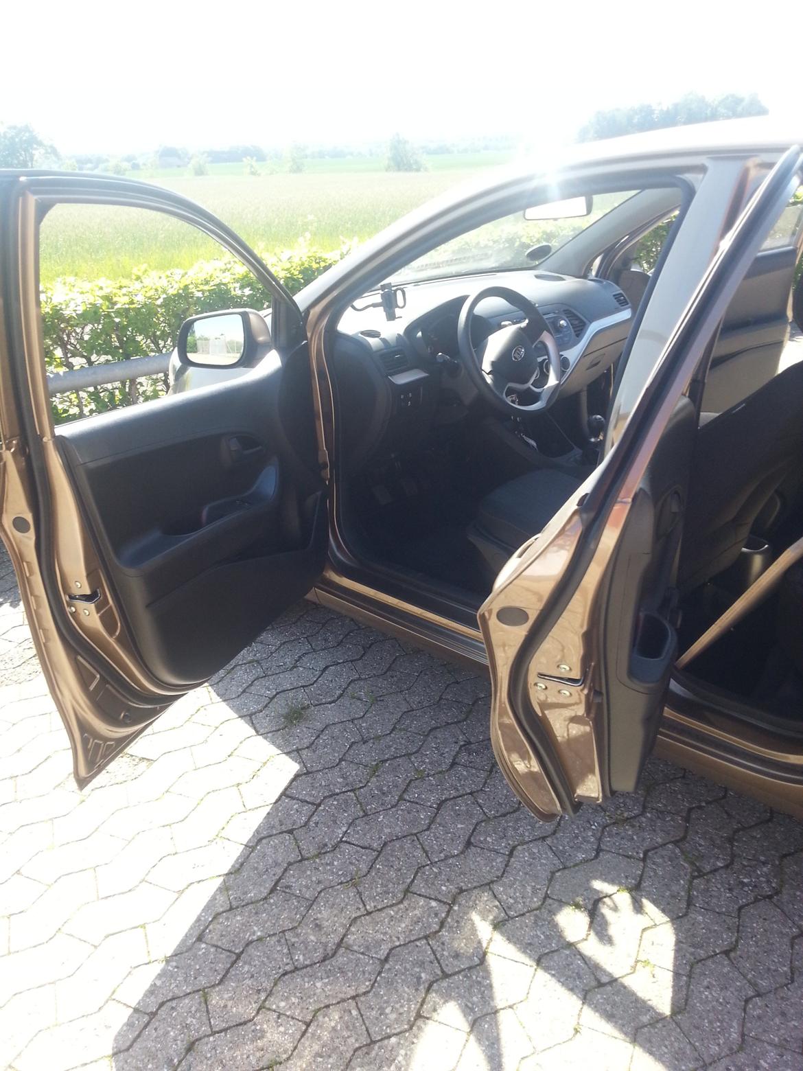 Kia Picanto Motion Plus - Beklager lyset, men jeg kunne desværre ikke skrue ned for solen :) billede 10