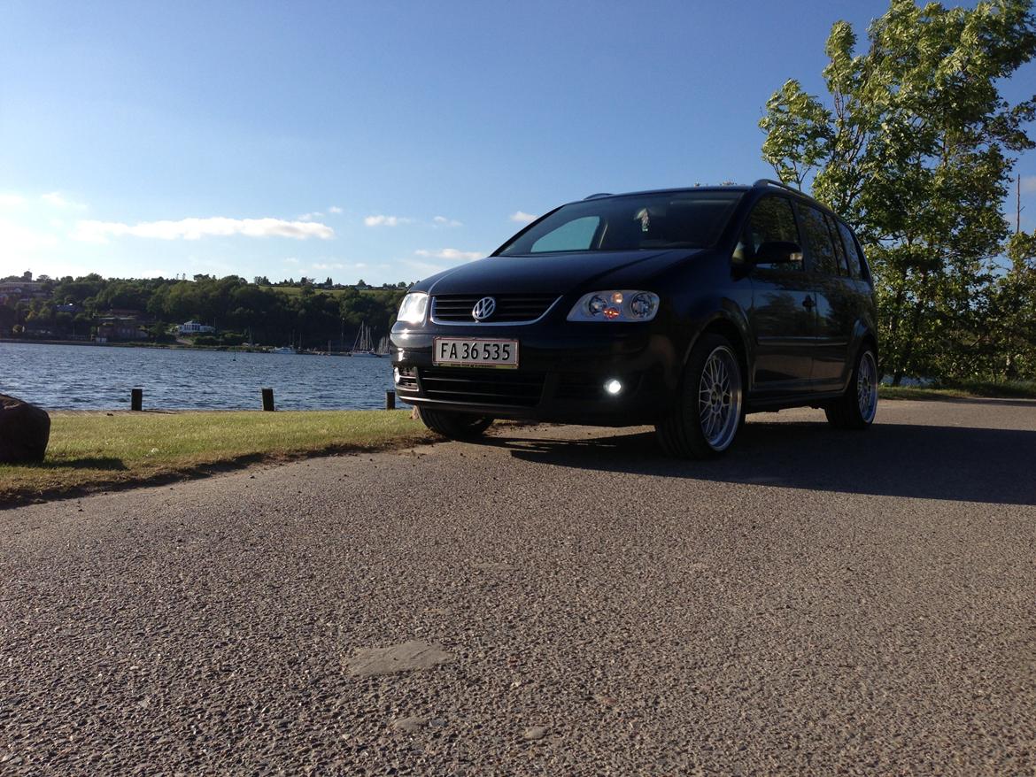 VW Touran 2,0TDI (Total skadet) billede 1