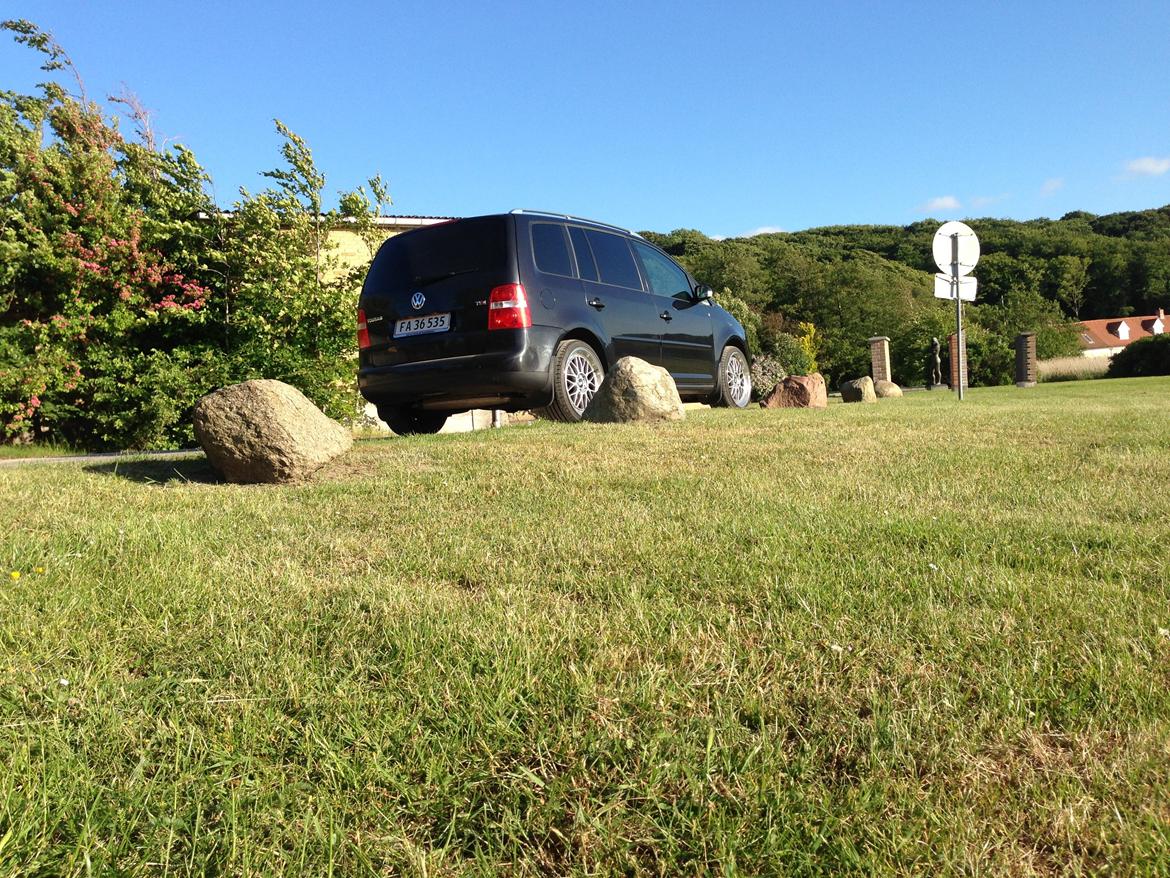 VW Touran 2,0TDI (Total skadet) billede 2